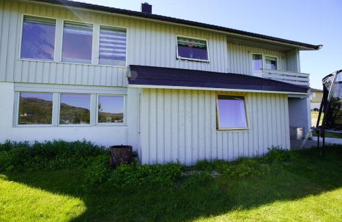 Havoysund Apartment | Havøysund house with a beautiful view