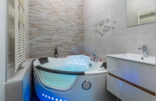Asnieres-sur-Seine Resort | Havre de Paix Jacuzzi