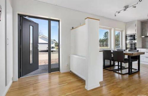 Monsteras Villa | Havsnära Nybyggd Modern villa uthyres året runt!