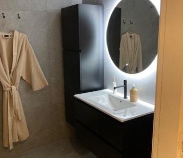 Umea Municipality Villa | Havsnära villa med vedeldad bastu, perfekt för familjer och företag