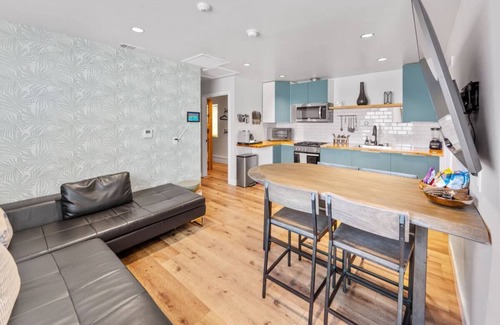 Stockton Hotel | Hawaiian Lof.t w/Vinyl Player. Speakeasy included