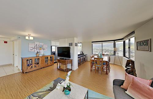 McCully - Moiliili Apartment | Hawaiian Monarch 203 condo