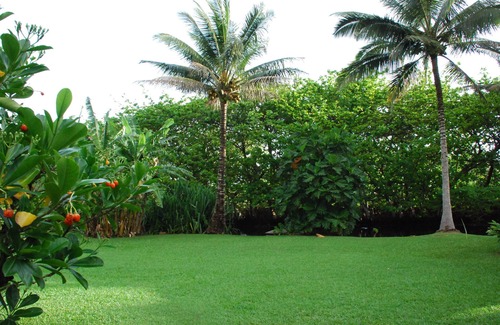 Hauula House | Hawaiian plantation-style home, perfect for families.