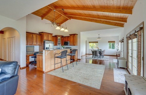 Papa House | Hawaiian Retreat w/Ocean Views in Captain Cook!