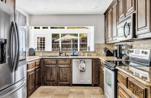 Northwest Dallas House | Hawaiian vibes w/Pool, Gaming Console and Firepit