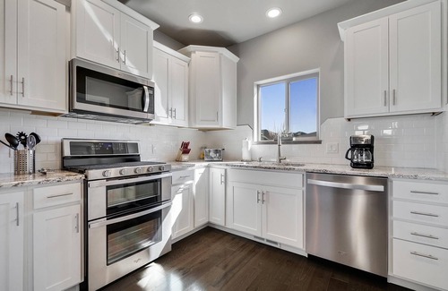 Fruita House | Hawk 5: Dog-Friendly Downtown Home