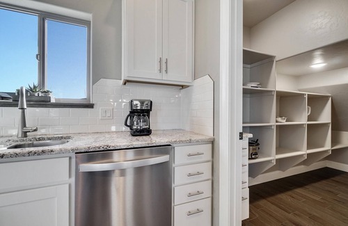 Fruita House | Hawk 5: Dog-Friendly Downtown Home