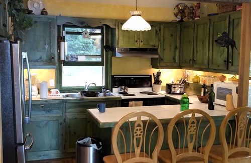Algonquin Highlands Cottage | Hawk Cliff Hunt Club - Water Access Family Cottage