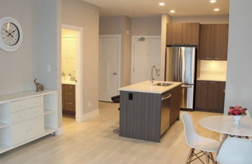 Tsawwassen Apartment | Hawk Hawk Lane