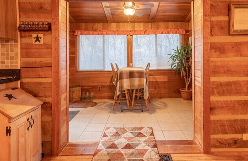 Paoli Cabin | Hawk Hill Cabin-secluded hilltop fantasy getaway near forestry, lakes, & resort