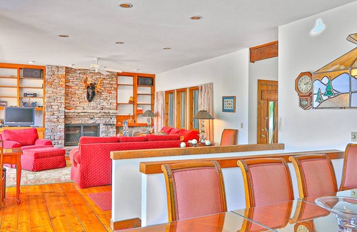 Plymouth House | Hawk Mountain home with a sauna, wooded views, & washer/dryer