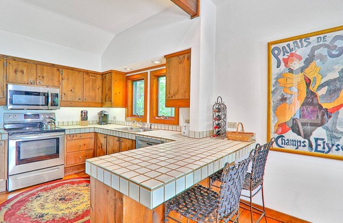 Plymouth House | Hawk Mountain home with a sauna, wooded views, & washer/dryer