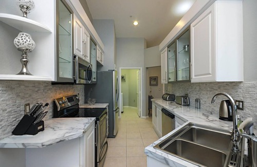 Naples House | HAWK'S NEST 202 - Luxurious Remodeled Fiddler's Creek Coach Home
