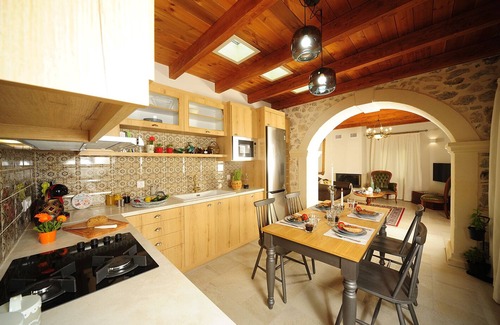 Gerakari Villa | Hawk Villa, nature’s essence! Close to Amazing Beaches