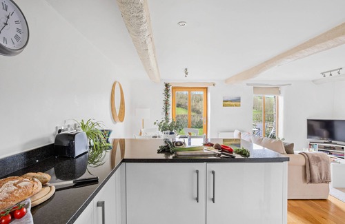 Totnes Cottage | Hawke - sleeps 4 guests in 2 bedrooms
