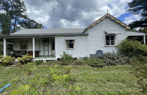 Laughtondale House | Hawkesbury River Cottage on Large Private Acres with Pontoon