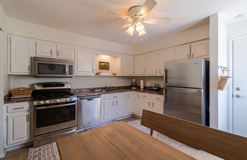 Iowa City House | Hawkeye Haven | Garage | 4 Bd 2 Ba| Sleeps 8