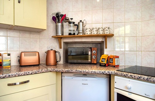 Portwrinkle Cottage | Hawkins - A Coastal Cottage with Hot Tub & Stunning Views