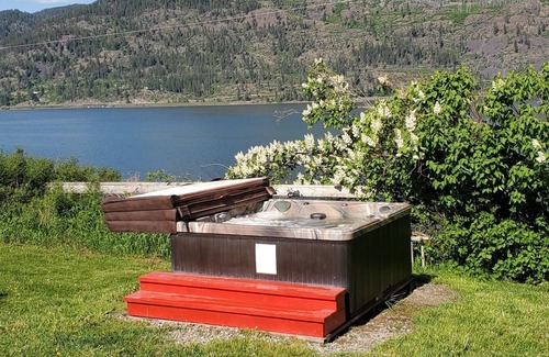 Sandpoint RV Rental | Hawkins Point on Lake Pend Oreille RV site with fire pit