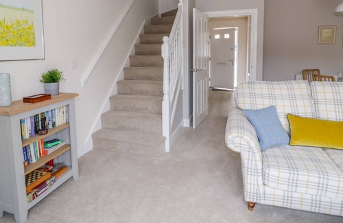 Quedgeley Cottage | HAWKINS WAY COTTAGE, family friendly in Newbold On Stour