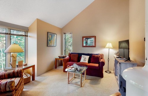 Maple City Apartment | Hawks Nest 27