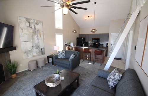 Osage Beach Condo | Hawks Nest Condo Best Location! Stunning Lake View King Room -Top Floor Loft