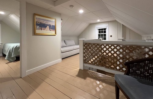 Brewster Cottage | Hawks Nest with Private Beach Path