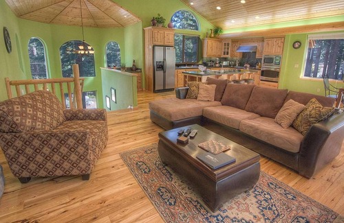North Upper Truckee House | Hawks View Hideaway by Lake Tahoe Accommodations