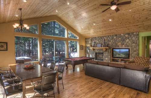 North Upper Truckee House | Hawks View Hideaway by Lake Tahoe Accommodations