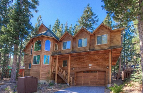 North Upper Truckee House | Hawks View Hideaway by Lake Tahoe Accommodations