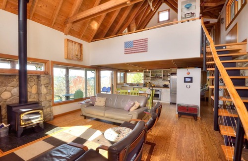Bakersville Cabin | Hawks View House Stunning Views Architect's Unique Mountain Top Retreat