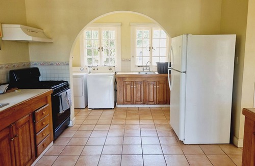 Les Coteaux Villa | Hawksbill House