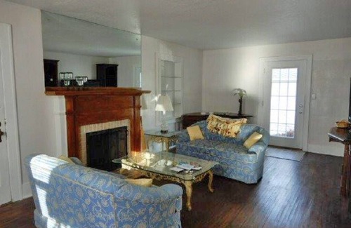 Decatur Cottage | Haworth Cottage 2 blks to Millikin University