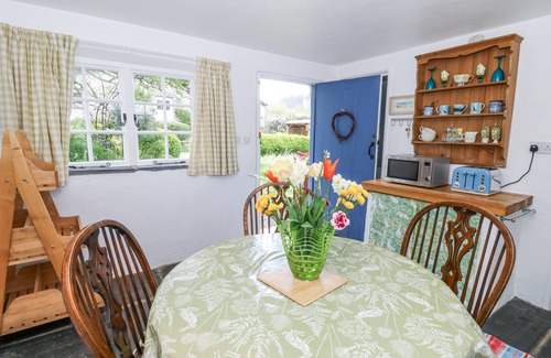 Llangeler Cottage | HAWTHORN COTTAGE, character holiday cottage in Drefach Felindre