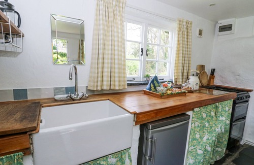 Llangeler Cottage | HAWTHORN COTTAGE, character holiday cottage in Drefach Felindre