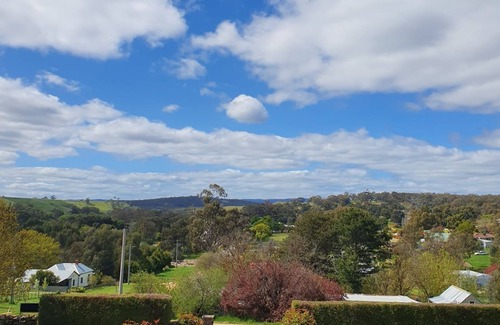 Guildford Cottage | Hawthorn Cottage -Experience the beauty and charm