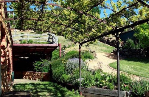 Guildford Cottage | Hawthorn Cottage -Experience the beauty and charm