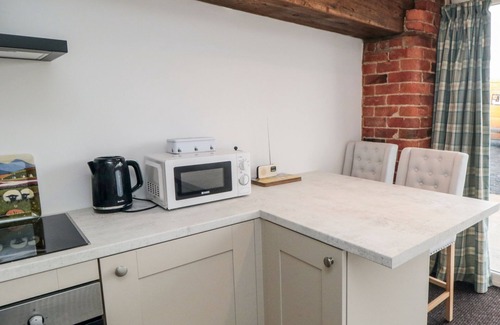 Hackness Cottage | HAWTHORN COTTAGE, pet friendly, character holiday cottage in Scalby