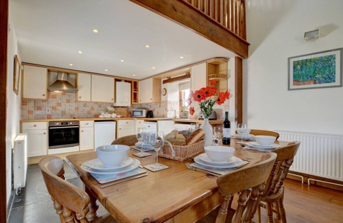 Barbrook House | Hawthorn Cottage - Three Bedroom House, Sleeps 6