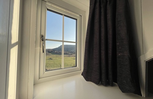 Torrin Cottage | HAWTHORN DENE, pet friendly, country holiday cottage in Broadford