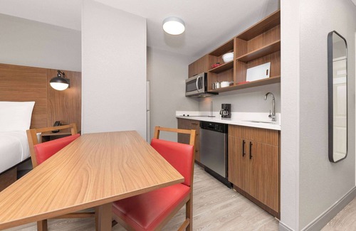 Bedford Hotel | Hawthorn Extended Stay by Wyndham Bedford/Dallas