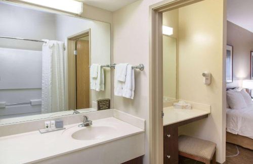 Bloomington Hotel | Hawthorn Extended Stay by Wyndham Bloomington