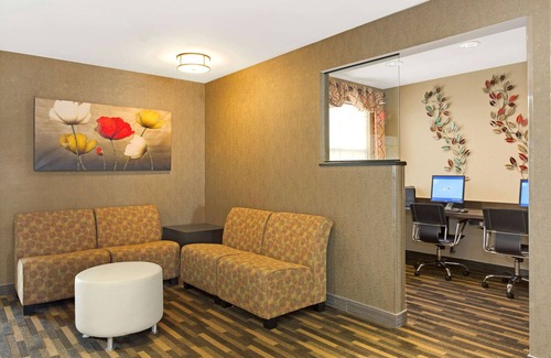 Sharonville Hotel | Hawthorn Extended Stay by Wyndham Cincinnati/Sharonville