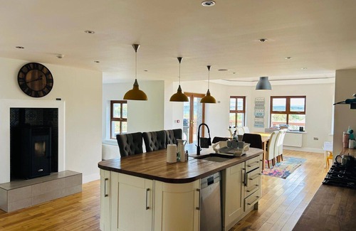 Connemara House | Hawthorn House - Luxurious stay with scenic views