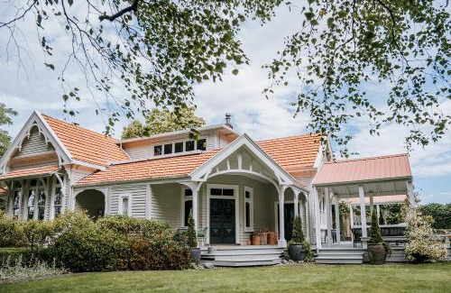 Pakipaki Bed & Breakfast | Hawthorne House