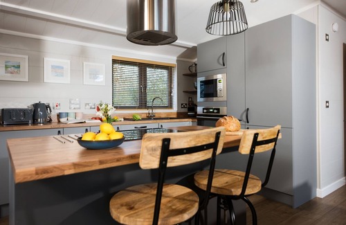 Lifton House | Hawthorne Lodge, 15 Roadford Lake Lodges