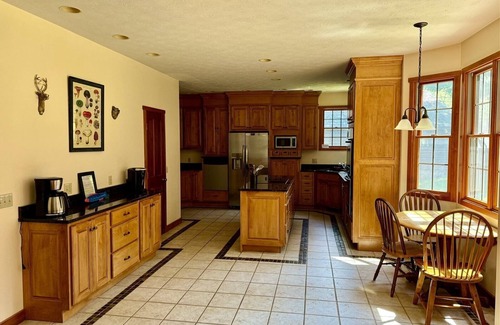 Timberline House | Hawthorne Lodge - 252 Winterset Road Hawthorne Lodge - Walk to Slopes, Air Conditioning, Pool Table, Hot Tub