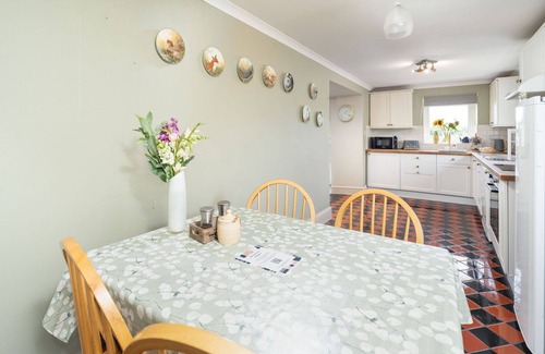 Kidwelly Cottage | Hawton - a cottage that sleeps 8 guests in 3 bedrooms