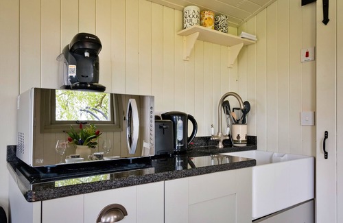 Nordley Cabin | Hay and Hedgerow Glamping