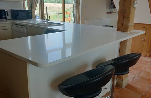 Maldon House | Hay Barn. 3 en-suite bedrooms, optional hot tub, private garden, log burner.